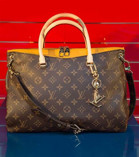 Top 10 most expensive handbag brands .